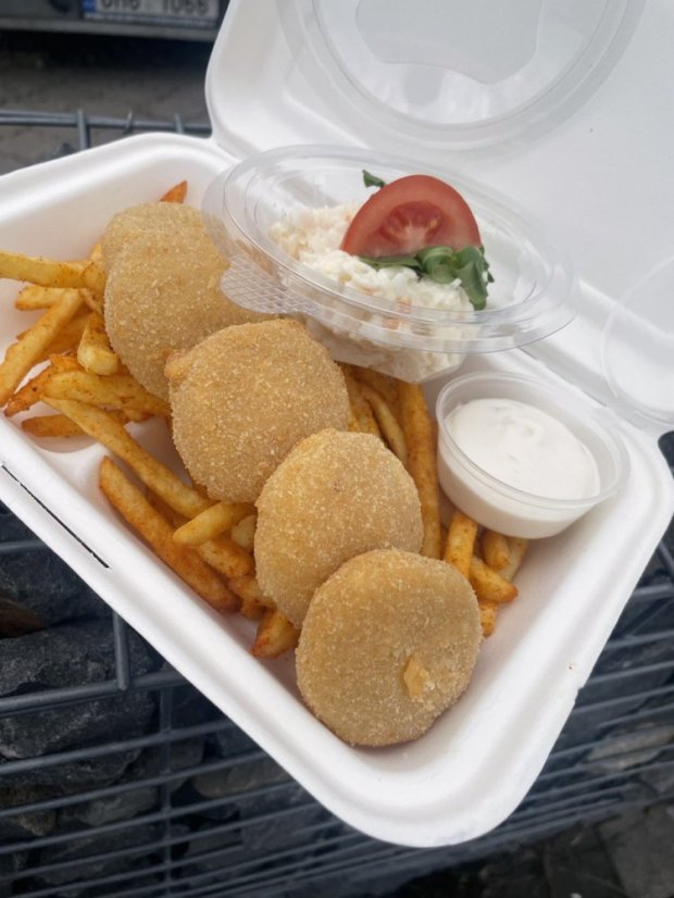 Poctivé Smažené olomoucké tvarůžky + Porce Poctivých Hranolek
